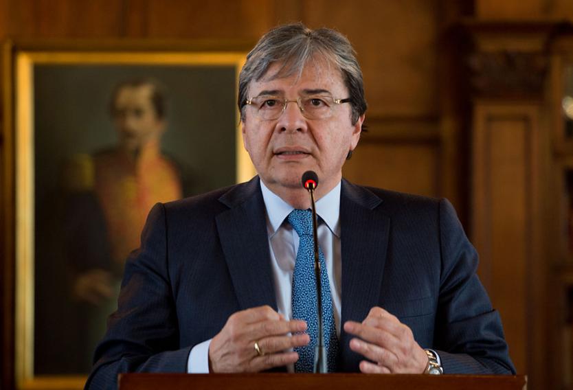 MinDefensa se pronuncia sobre seguimiento a periodistas | Radio Nacional de Colombia