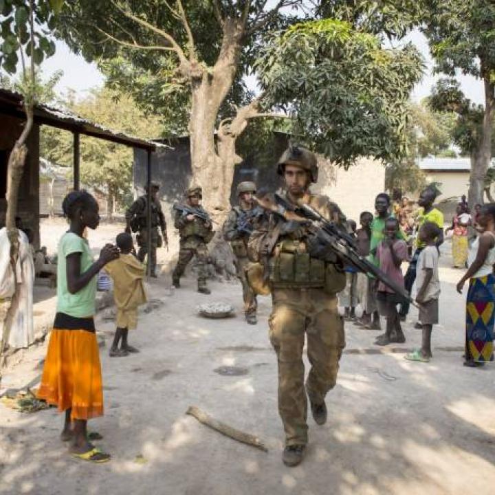 Soldados franceses de la unidad MISCA patrullan las calles de Bangui, República Centroafricana. Foto: Archivo EFE