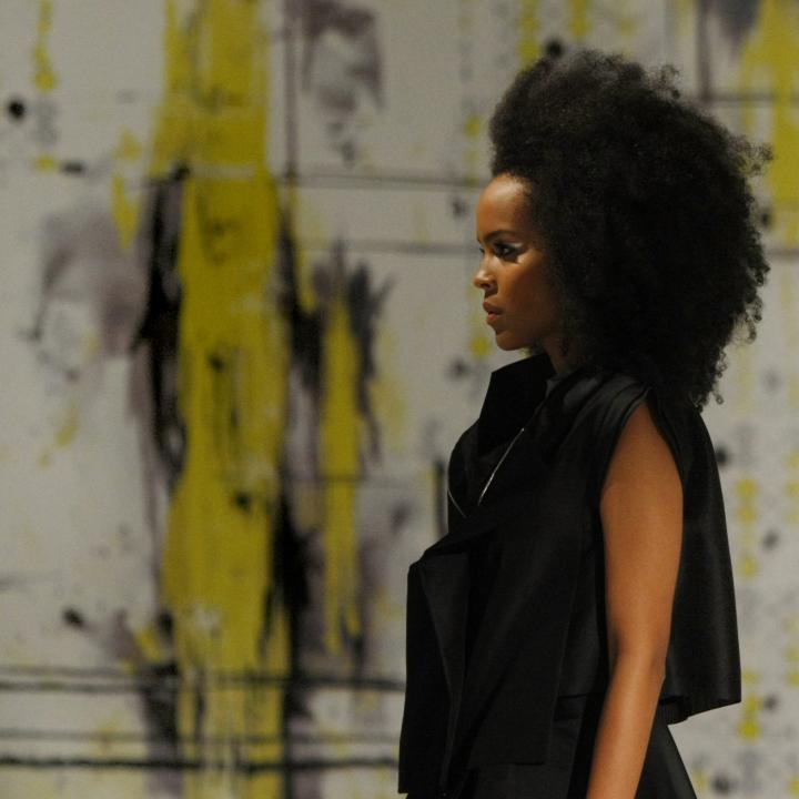 María Elena Villamil conjugó moda, arte y simetría en la presentación en pasarela de su más reciente colección en el segundo día de CaliExposhow, una de las más importantes vitrinas del sector textil en América Latina./ Foto: EFE/CHRISTIAN ESCOBAR MORA