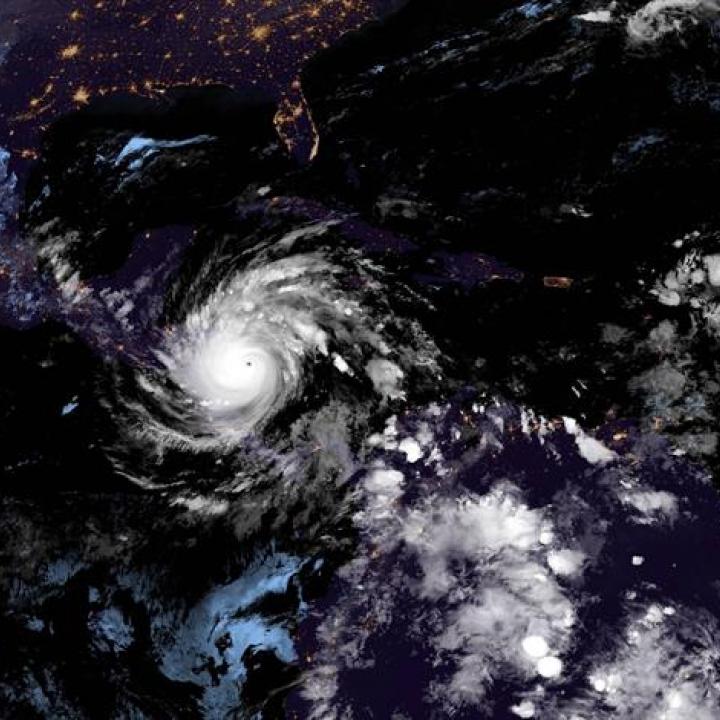 Fotografía satelital cedida este lunes por la Oficina Nacional de Administración Oceánica y Atmosférica (NOAA) de EE.UU., a través del Centro Nacional de Huracanes (NHC). Foto: EFE.