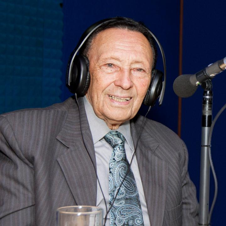 Alberto Fernández en su visita a Radio Nacional de Colombia en 2015. Foto: RTVC Sistema de Medios Públicos.