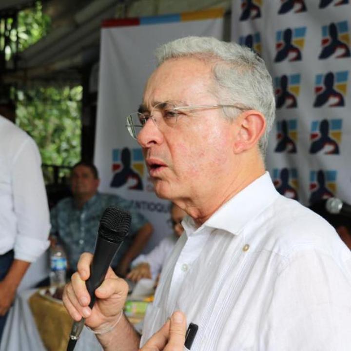 Foto: Fanpage Facebook Álvaro Uribe Vélez.