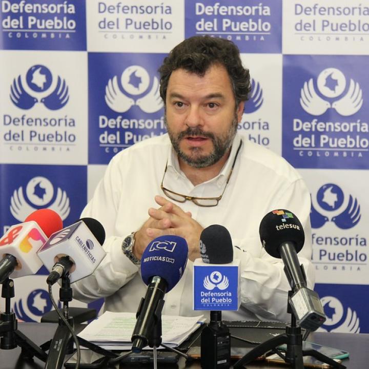 El Defensor del Pueblo, Carlos Alfonso Negret, señaló que uno de los retos consiste en la atención con enfoque diferencial. Foto: Colprensa.