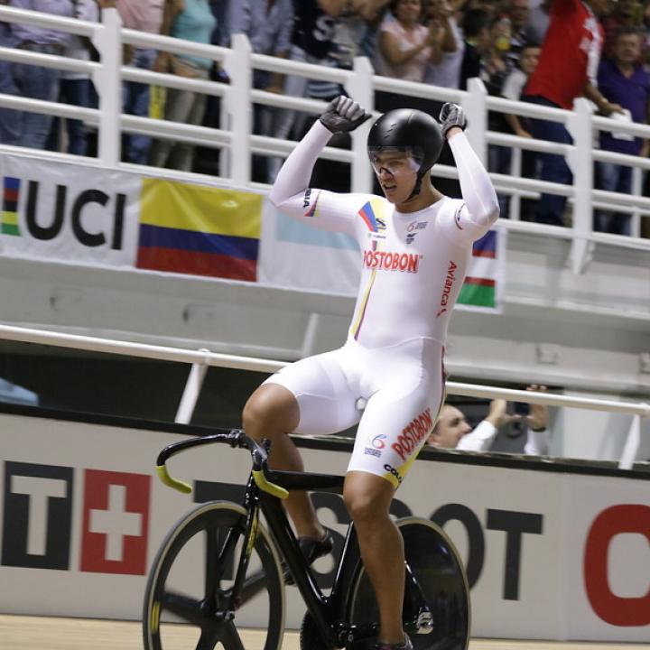 El colombiano Fabián Puerta, de la Selección Colombia Manzana Postobón de Ciclismo de Pista, se coronó este jueves como campeón mundial de la prueba del Keirin durante el Campeonato Mundial de la disciplina que se lleva a cabo en Apeldoorn. Foto: Colprensa. Marzo 1 de 2018.