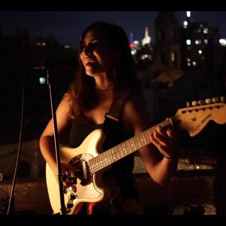 Felisa, al igual que su bisabuela, es el nombre artístico de Laura Restrepo, una colombiana radicada en Boston, Estados Unidos, que paso a paso se abre camino en el mundo de la música independiente. Foto: Cortesía Felisa.
