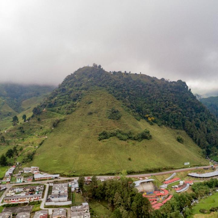 Visitar el Cerro Piamonte en Semana Santa es una tradición histórica de los pensilvanenses y turistas. Foto: Cortesía Alcaldía de Pensilvania.