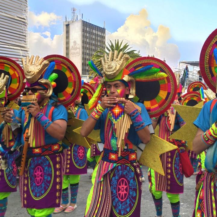 Desfile de Canto a la Tierra en el Carnaval de Negros y Blancos 2020. Foto: Eveling Rico..