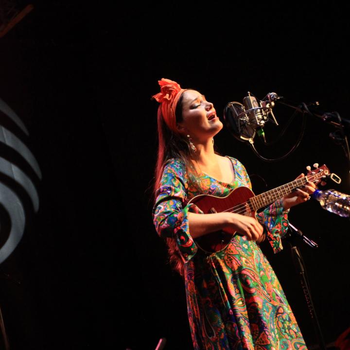 María Mulata en Acústicos Radio Nacional. Foto: Sando Sánchez - RTVC.