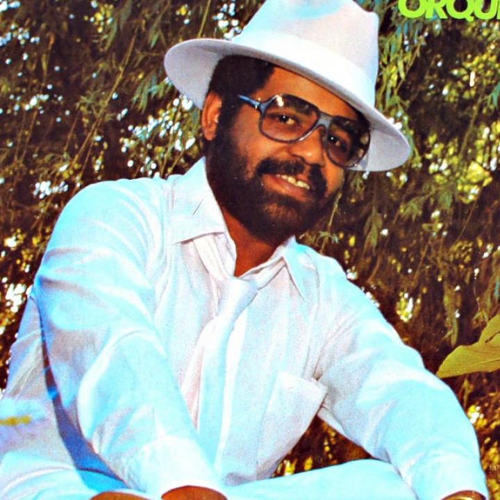 José Mangual Jr. se inició con apenas quince años de edad tocando en grupos locales como: El Súper Combo Los Bohemios y Los Arabacoa.