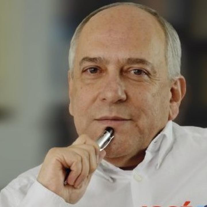 Twitter: José Obdulio Gaviria.