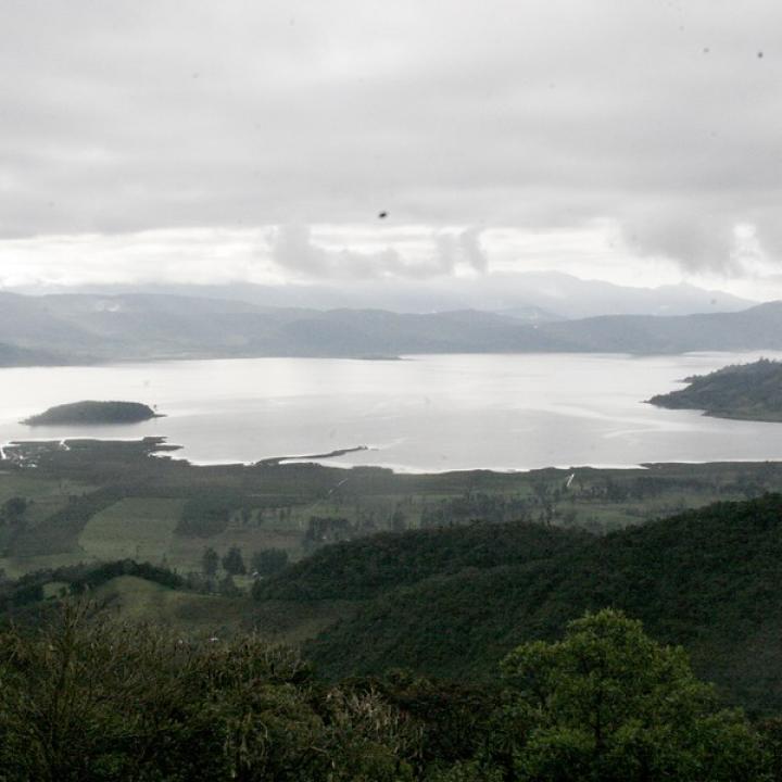 La Laguna de La Cocha mide 4.240 hectáreas y se puede recorrer en lancha desde el pueblo de El Encano.Foto: Colprensa. Agosto de 2018.