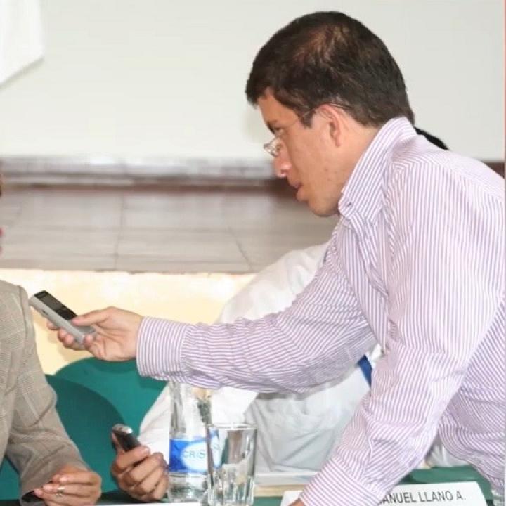 Montoya ha trabajo en distintos medios radiales y de televisión desde los 20 años. Foto: Cortesía Jhon Jairo Montoya