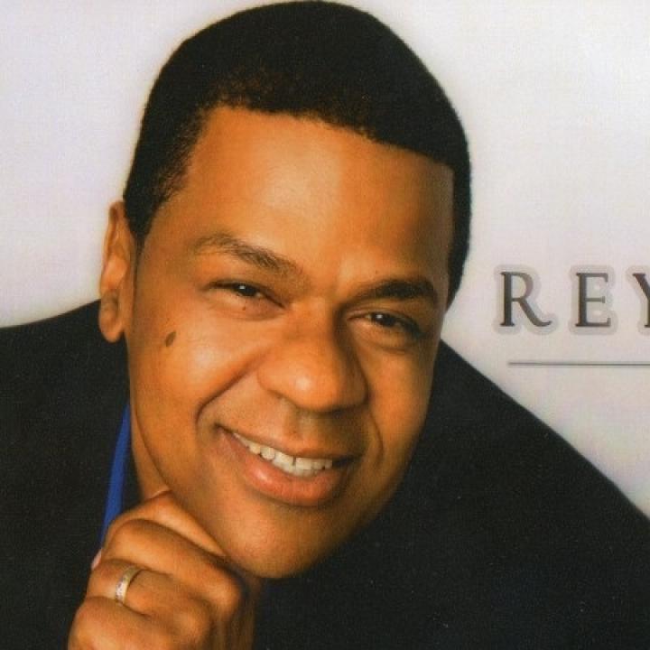 El salsero dominicano Rey Reyes es el invitado de este jueves en Conversando La Salsa de Radio Nacional de Colombia.