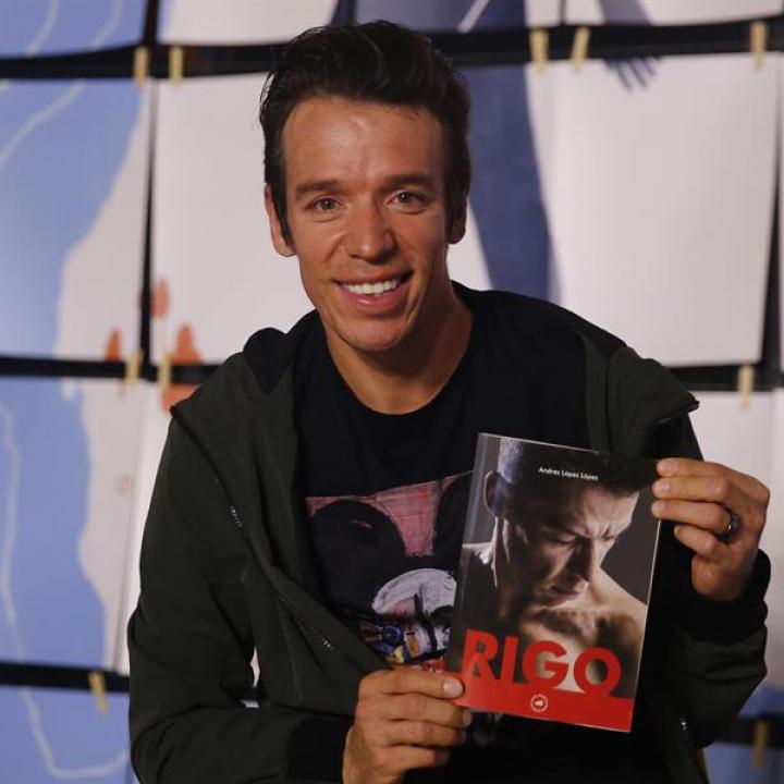 Urán presenta su libro "Rigo" y confirma que volverá al quirófano Foto: EFE