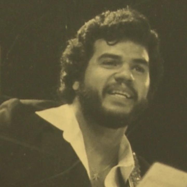 El bajista Salvador Cuevas. Foto: Video Vimeo - All About The Bass Of Salsa.