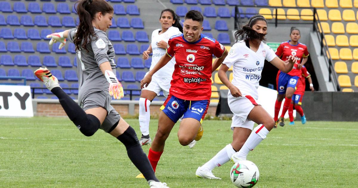 Continúa la primera fecha de la liga de fútbol femenina Radio Continúa la primera fecha de la liga de fútbol femenina Radio