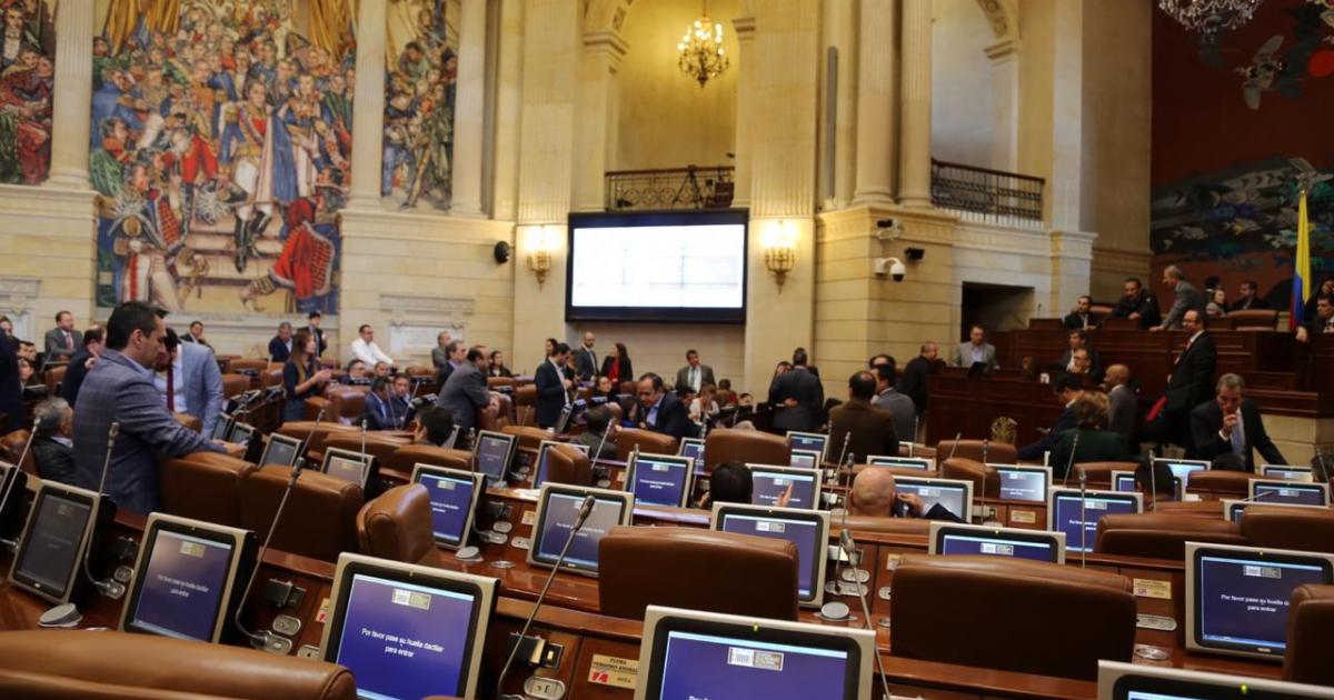 Gracias a un libro, exsenador logró mantener megapensión